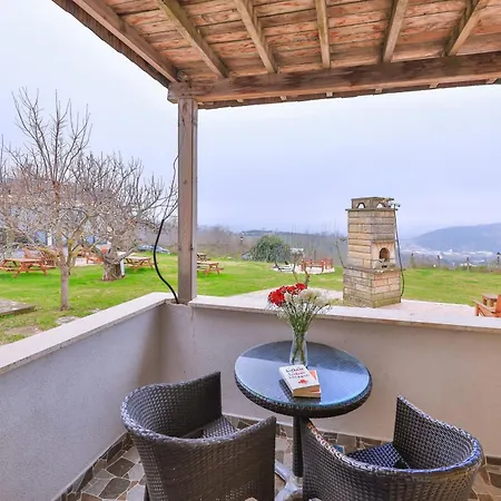 Teras Garden & מלון